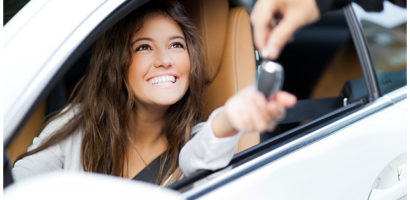 smiling-girl-car