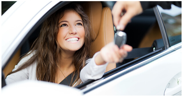 smiling-girl-car